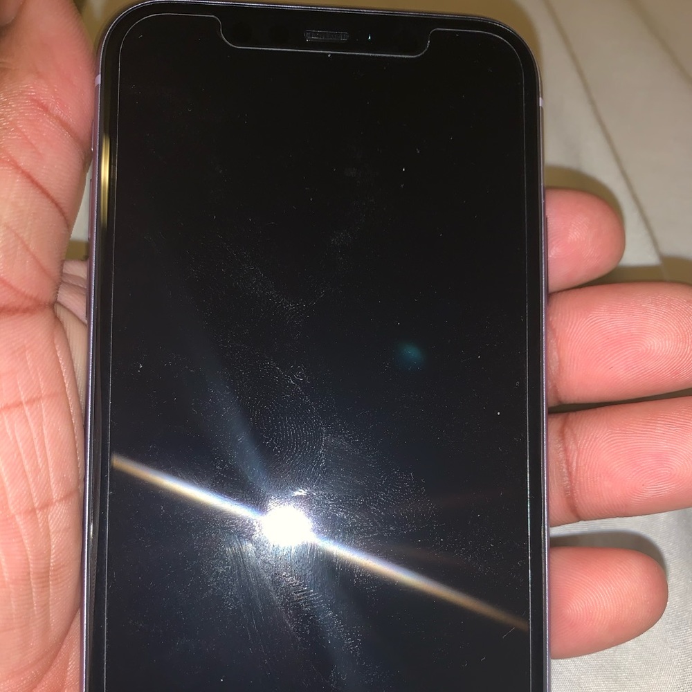 iPhone 11 - Picture 2 of 3